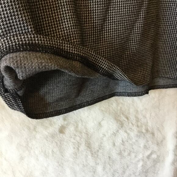 Ann Taylor Gray Short Sleeve V-Neck Top - Picture 8 of 12